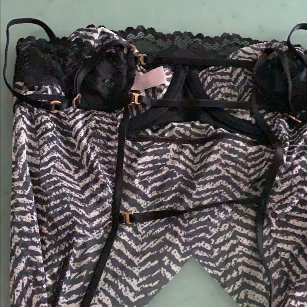 Open back Victoria’s Secret Vintage zebra print teddy - Picture 6 of 6